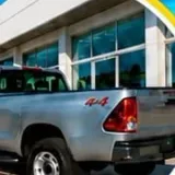 Pick up 4x4 plateada para encomiendas